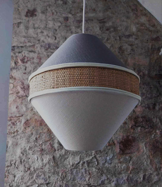 Suspension abat-jour "Zazie" lin lavé blanc et beige ,raphia.
