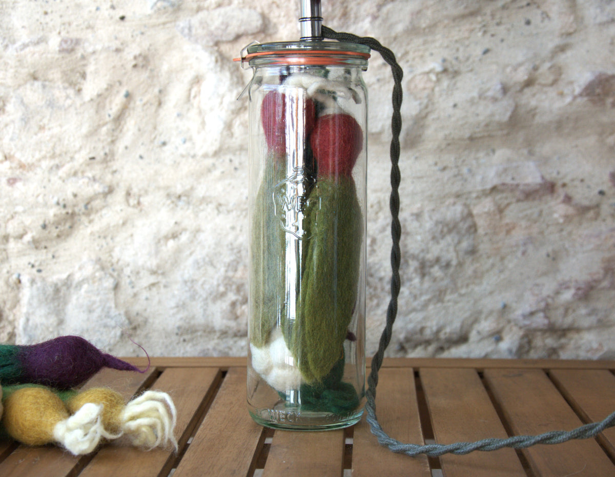 Lampe à poser enfants "Les betteraves", bocal verre et abat-jour velours et lin lavé.