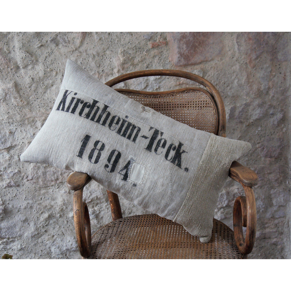 Coussin décoratif chanvre sac à grains ancien estampillé Kirchheim Teck 1894. Pièce unique.