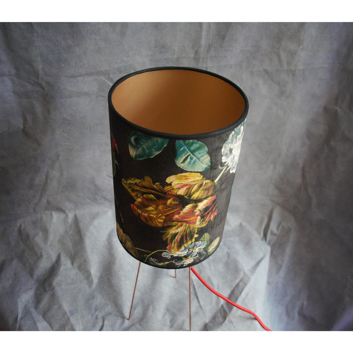Lampe à poser abat-jour papier "Birds in Springtime"de Eijffinger sur polyphane doré.