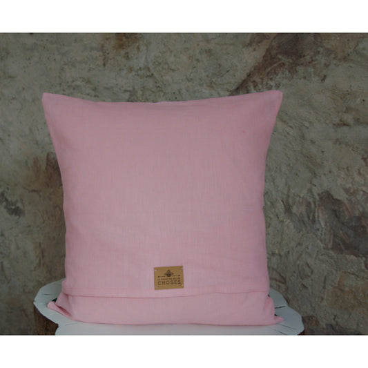 Coussin décoratif Jacquart français et lin lavé rose : Frida Kahlo entourée d'animaux.