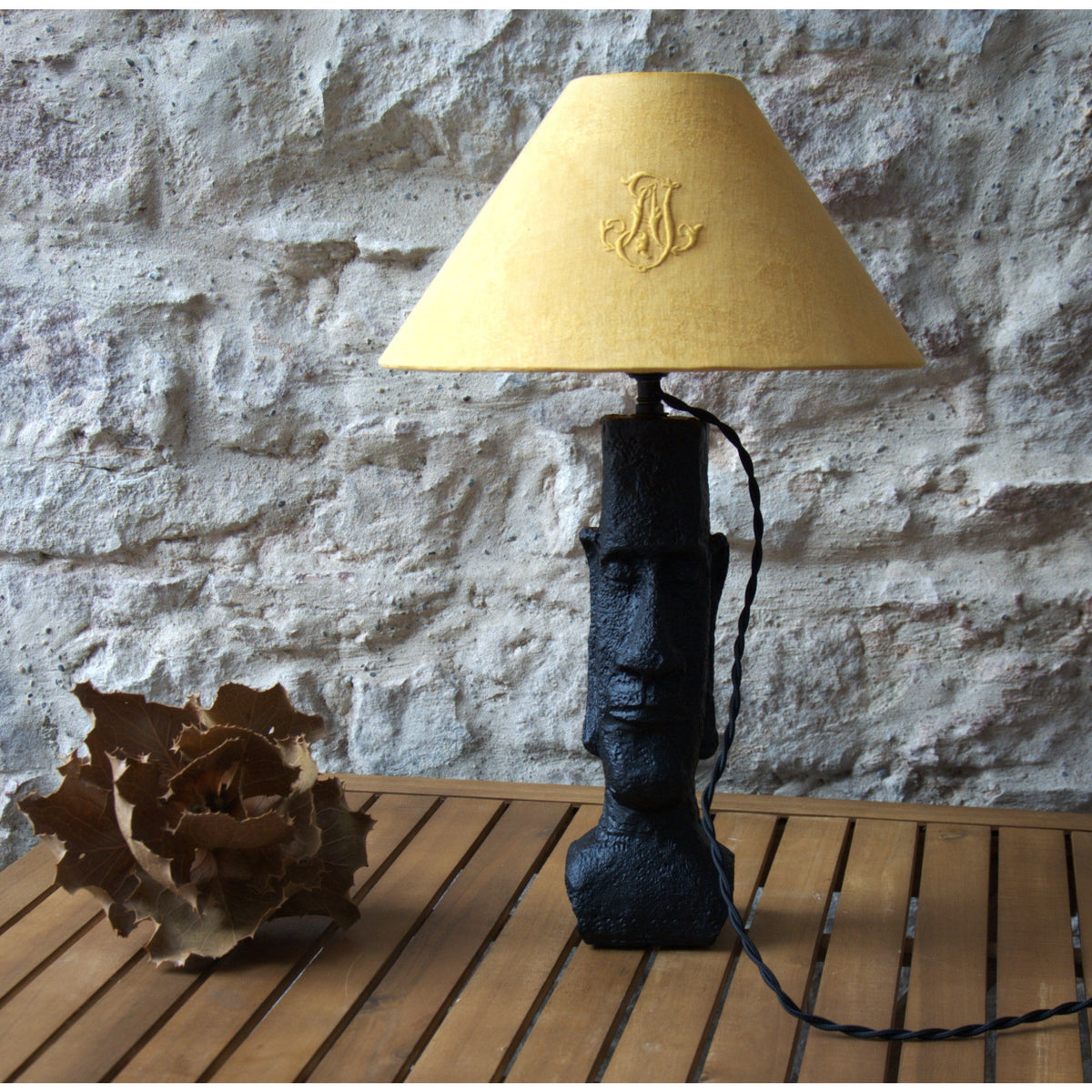 Lampe à poser Tyros abat jour conique lin, pièce unique.