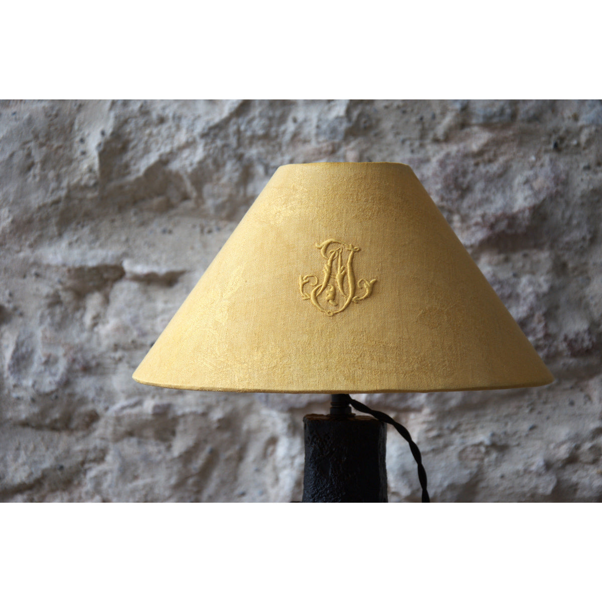 Lampe à poser Tyros abat jour conique lin, pièce unique.