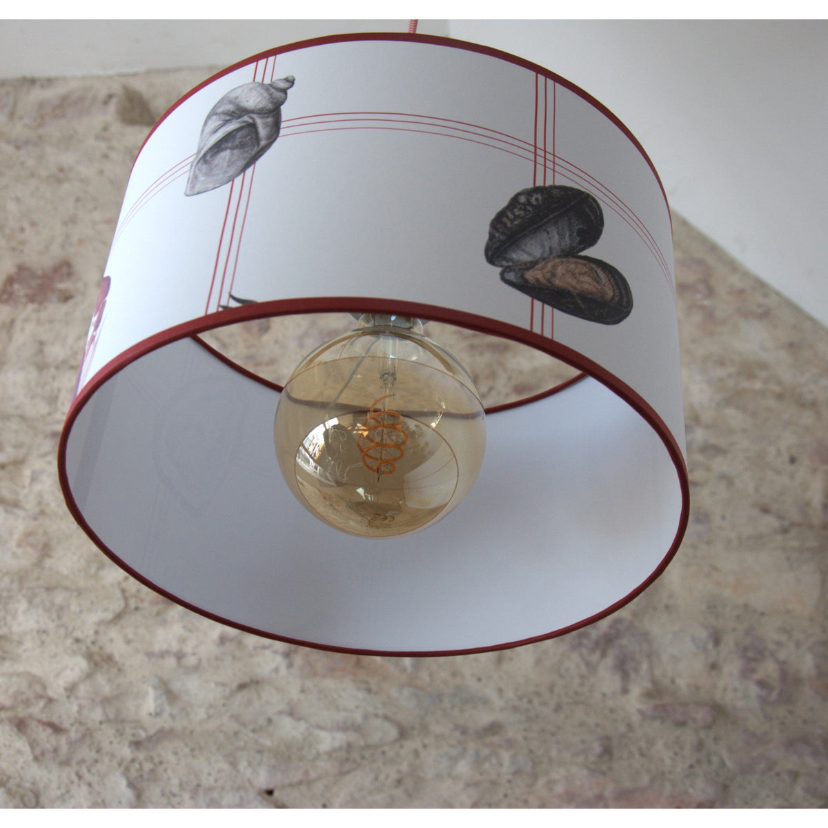 Suspension abat-jour tambour cuisine, habillage papier peint bord de mer.