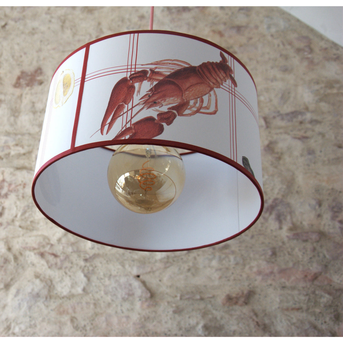 Suspension abat-jour tambour cuisine, habillage papier peint bord de mer.