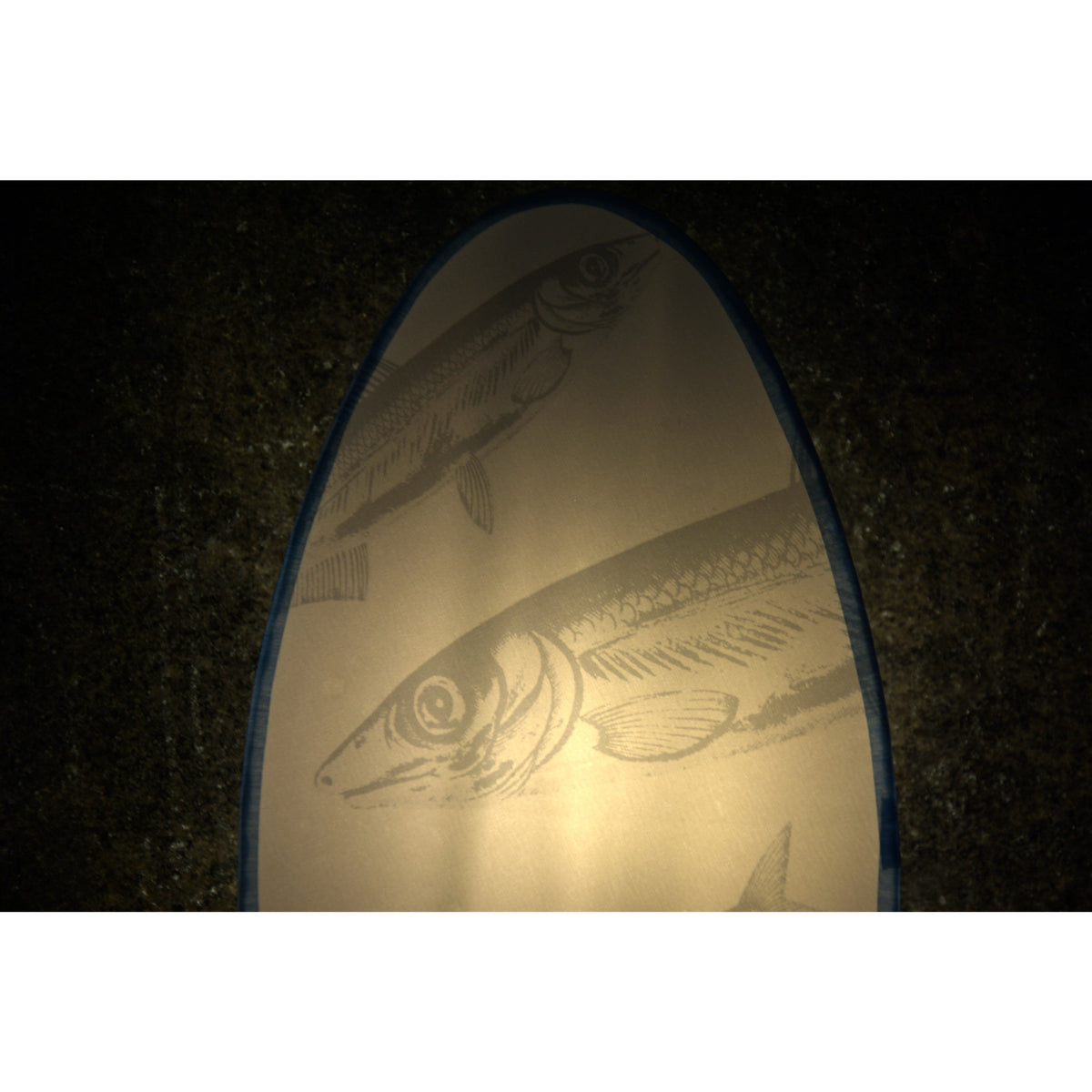 Applique ovale murale cuisine papier peint Blue Sardines de chez Livettes Wallpapers.
