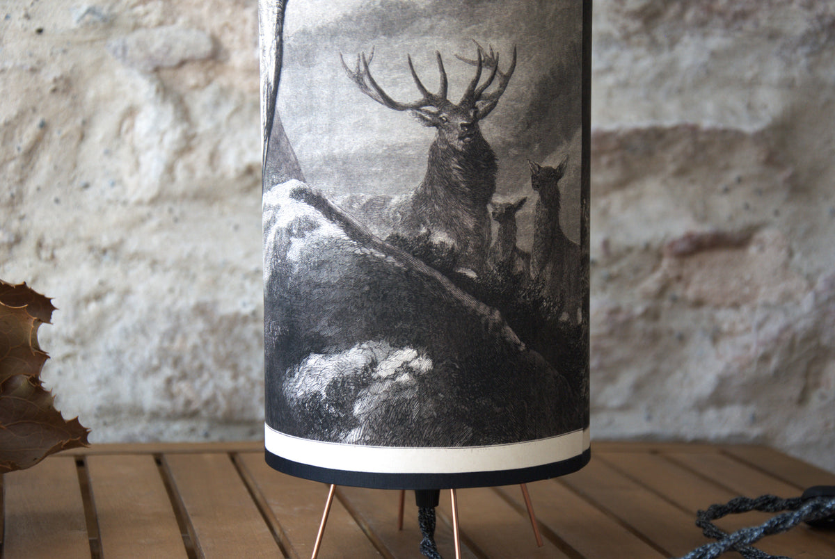 Lampe à poser abat-jour" Duel dans les montagnes" estampe 1800. Pièce unique.