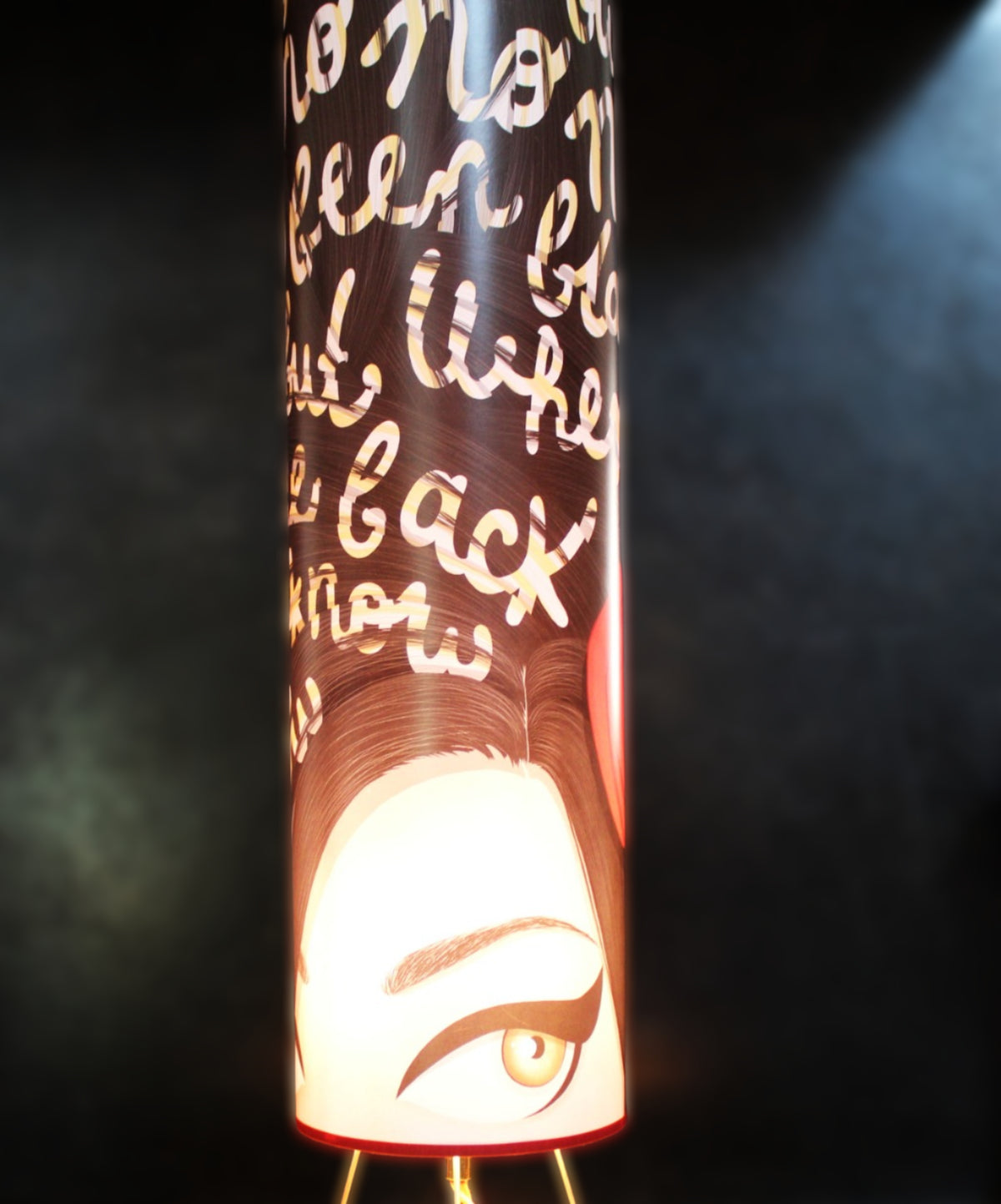 Lampe à poser cylindrique abat-jour "Rehab" Amy Whinehouse, affiche originale de "Draw me a song".