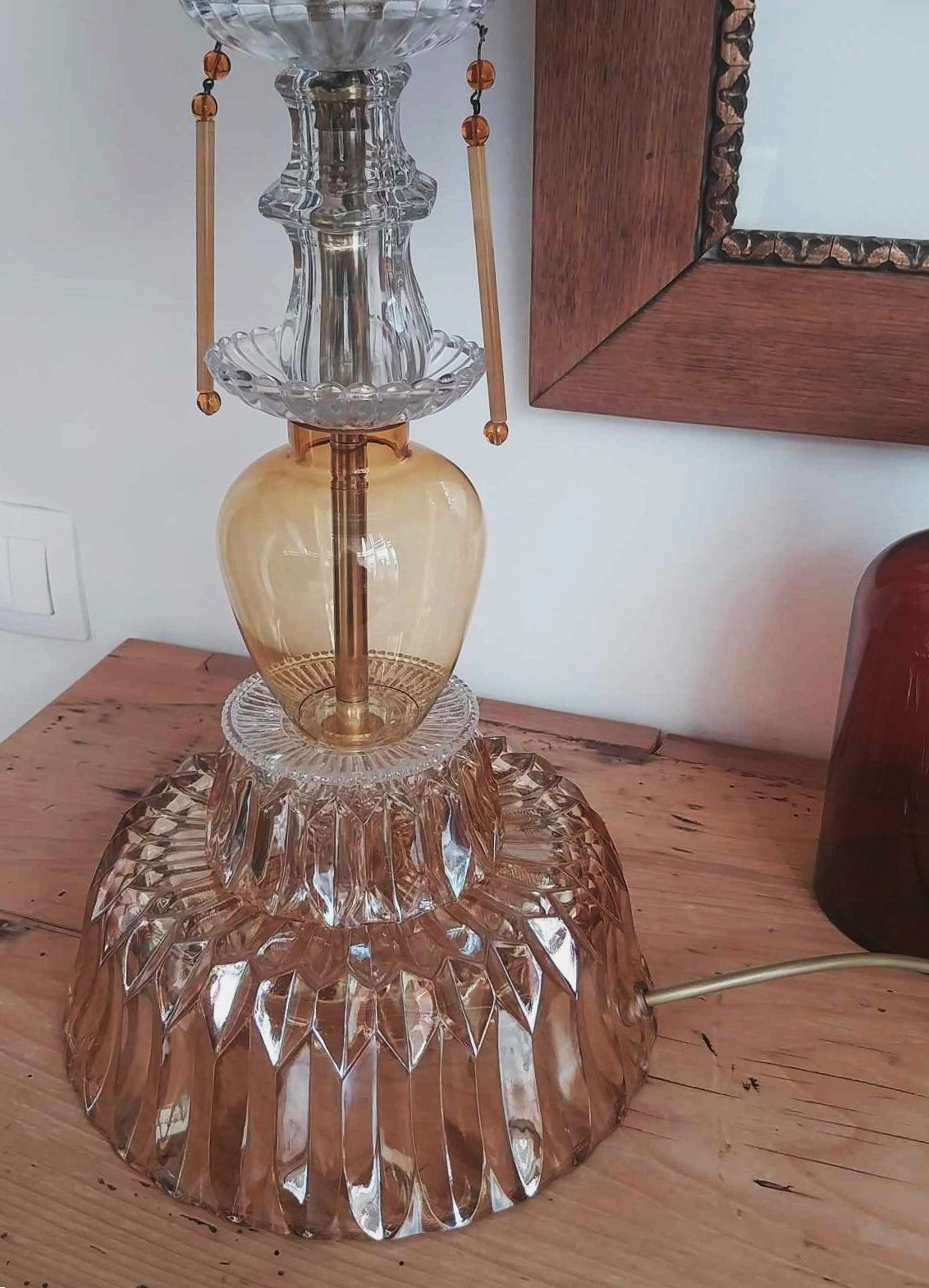 Lampe à poser verrerie vintage et abat jour en velours ciselé fleuri. Pièce unique.