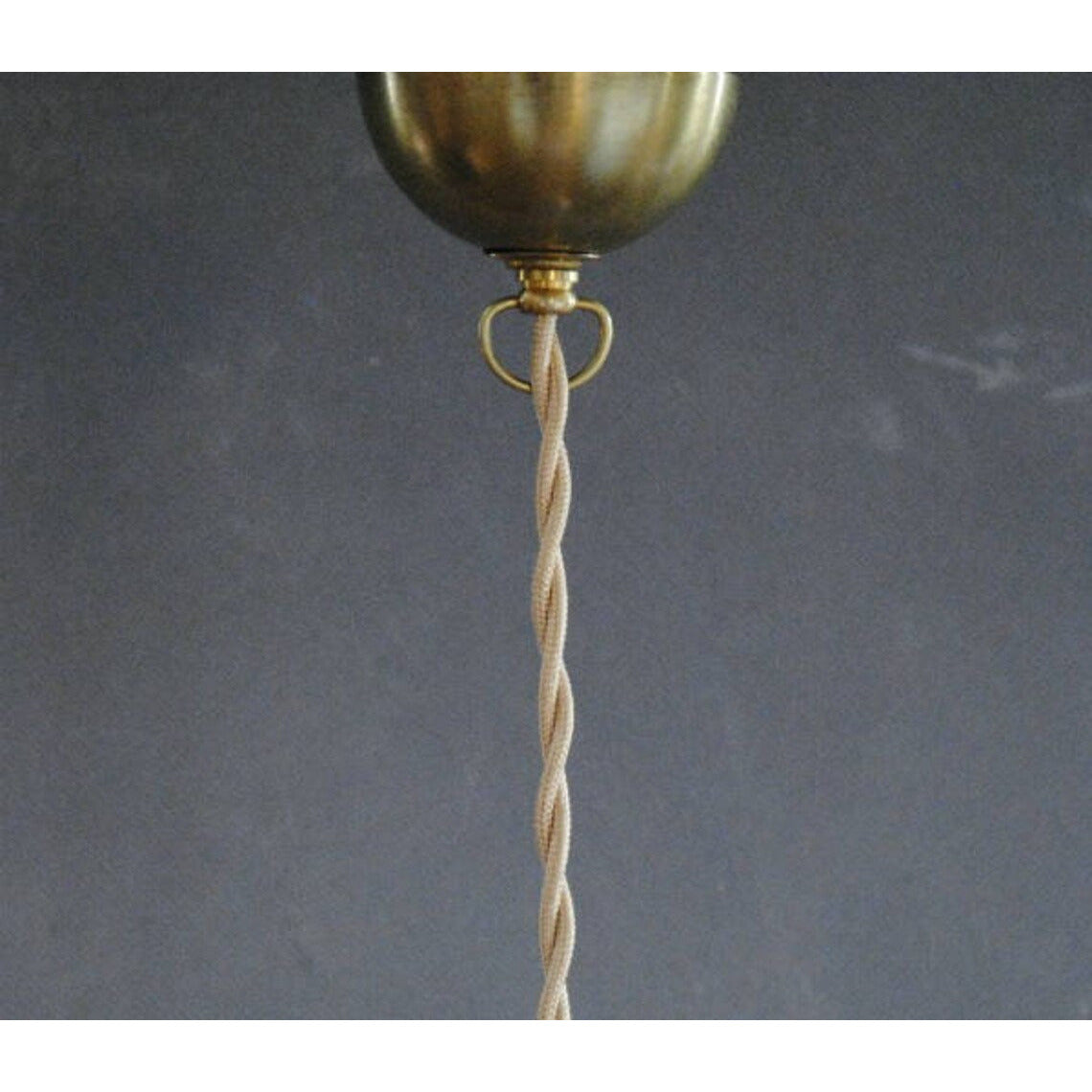 Suspension lumineuse: " Mélange de styles". Pièce unique.