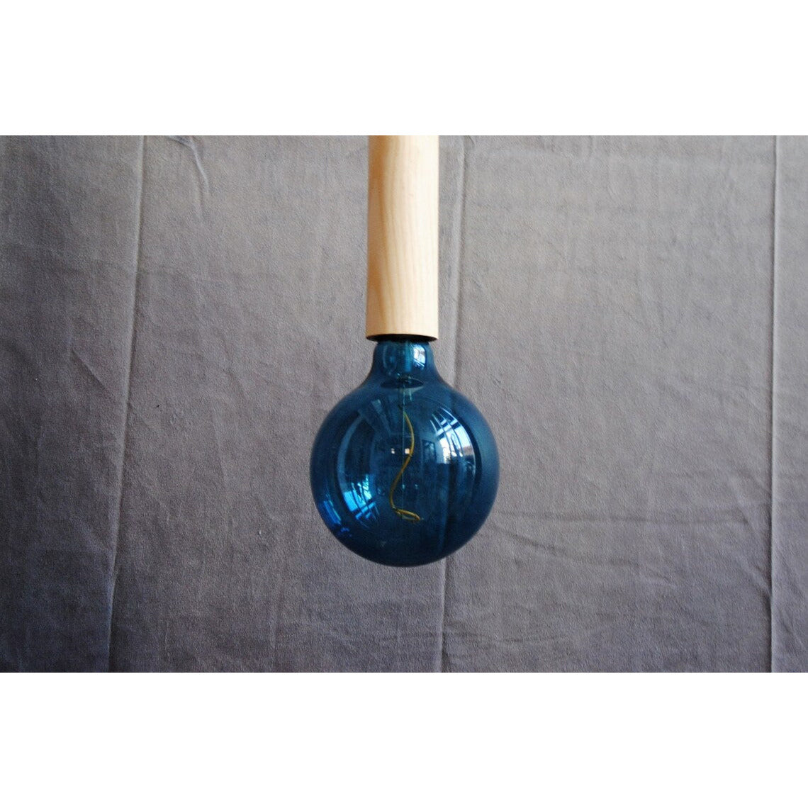 Suspension éléments bois , chambre enfant.