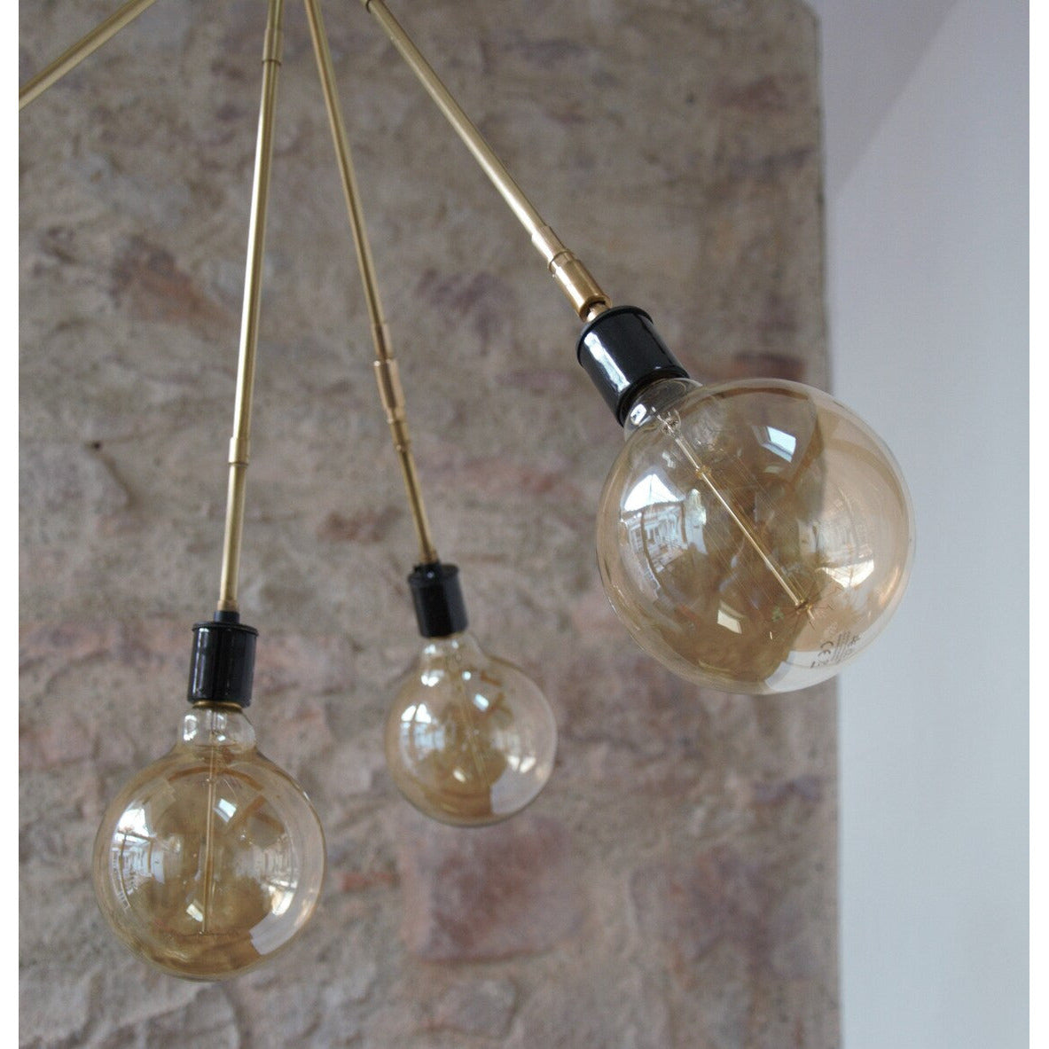 Suspension lumineuse, lustre ampoules, luminaire en laiton massif, lustre spoutnik, plafonnier, lampe verrerie, lustre fixation 4 branches.