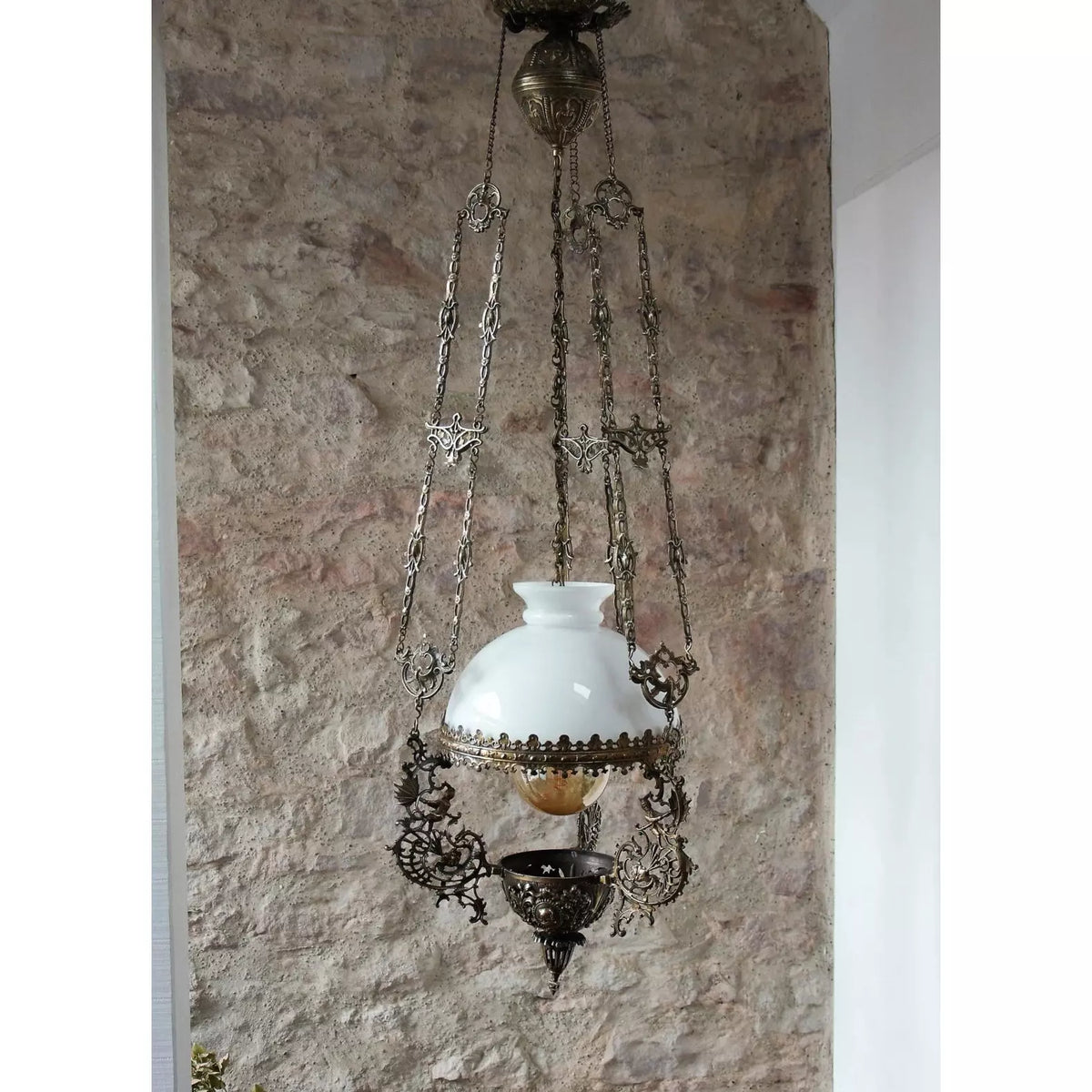 Lustre ancien Napoléon III, Cosmos Brenner, lampe ancienne, suspension laiton et opaline. - Letempsdesbelleschoses