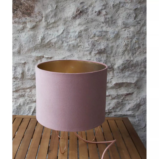 Lampe à poser abat-jour en velours embossé vieux rose sur jeu de lampe à pied. - Letempsdesbelleschoses