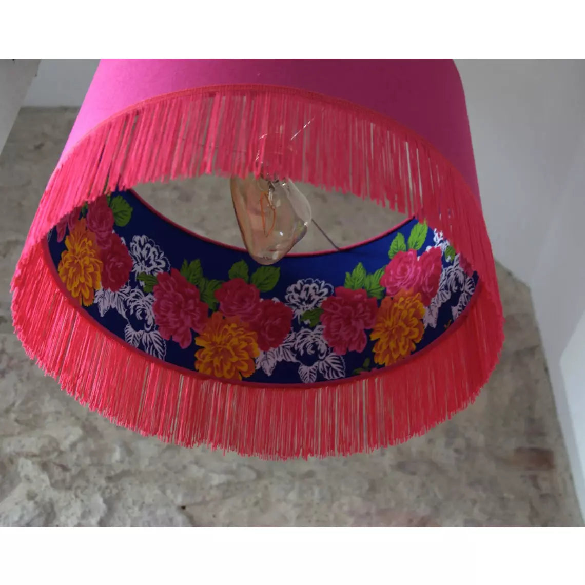 Suspension abat-jour "Boho style" double face : lin fushia et tissu fleuri.