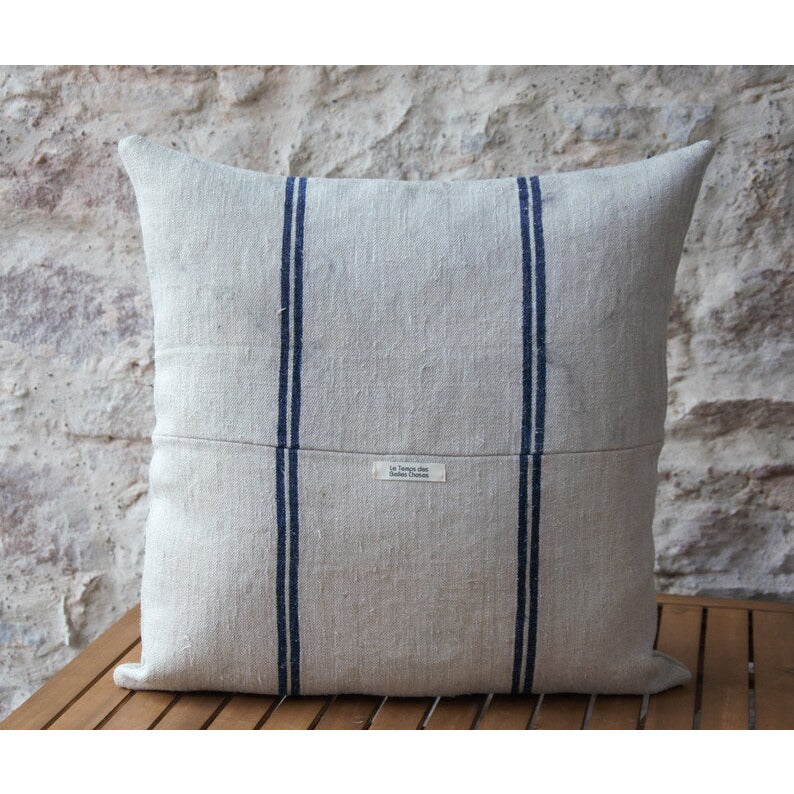 Coussin lin à chevrons et liteau bleu estampillé et monogrammé sac à grains ancien. Pièce unique.