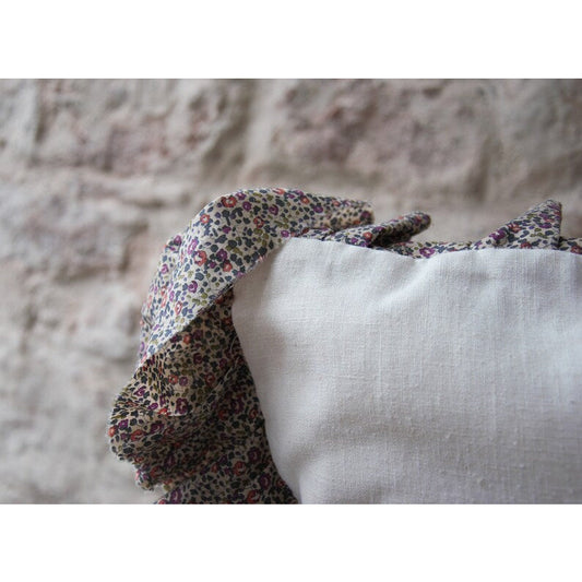 Coussin enfant lin blanc et liberty, coussin décoratif chambre d'enfant, pièce unique, coussin nouettes .