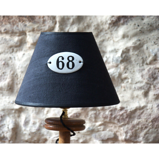 Lampe à poser bobine de fil en bois vintage, abat-jour lin noir. Pièce unique. - Letempsdesbelleschoses