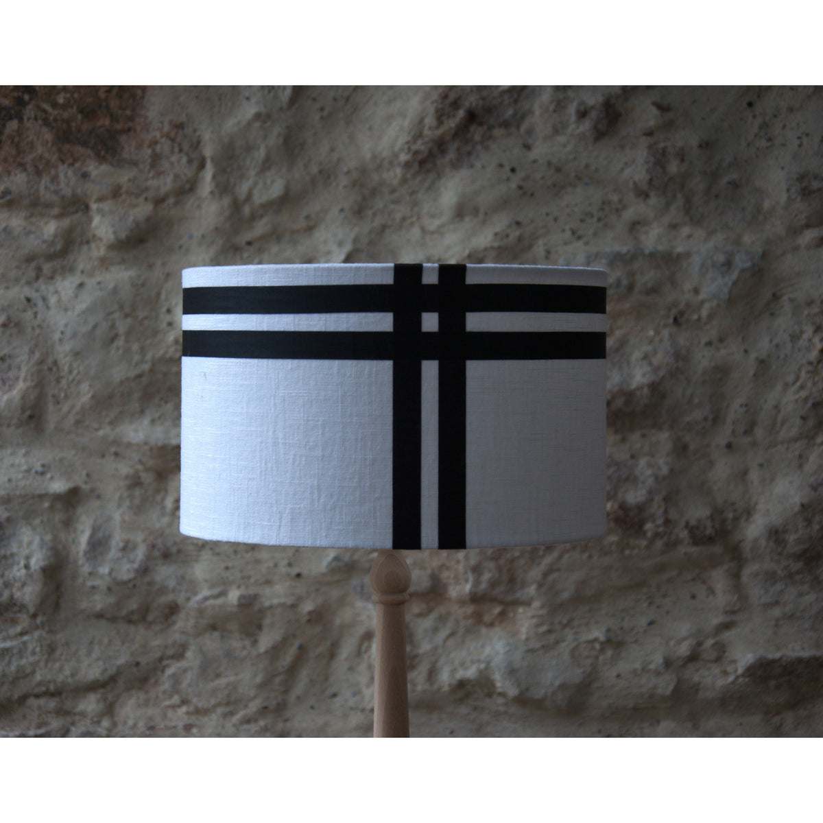 Abat-jour rond en lin, bordure noire.