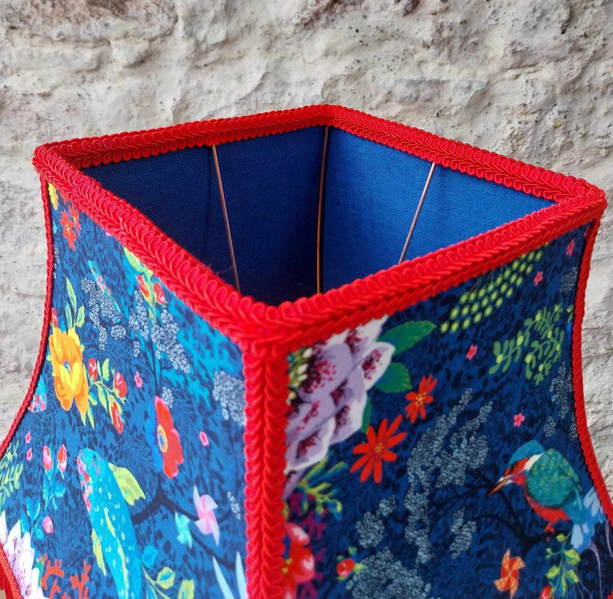 Abat-jour pagode "la mare enchantée" velours fleuri Odile Bailleul et lin Thevenon .
