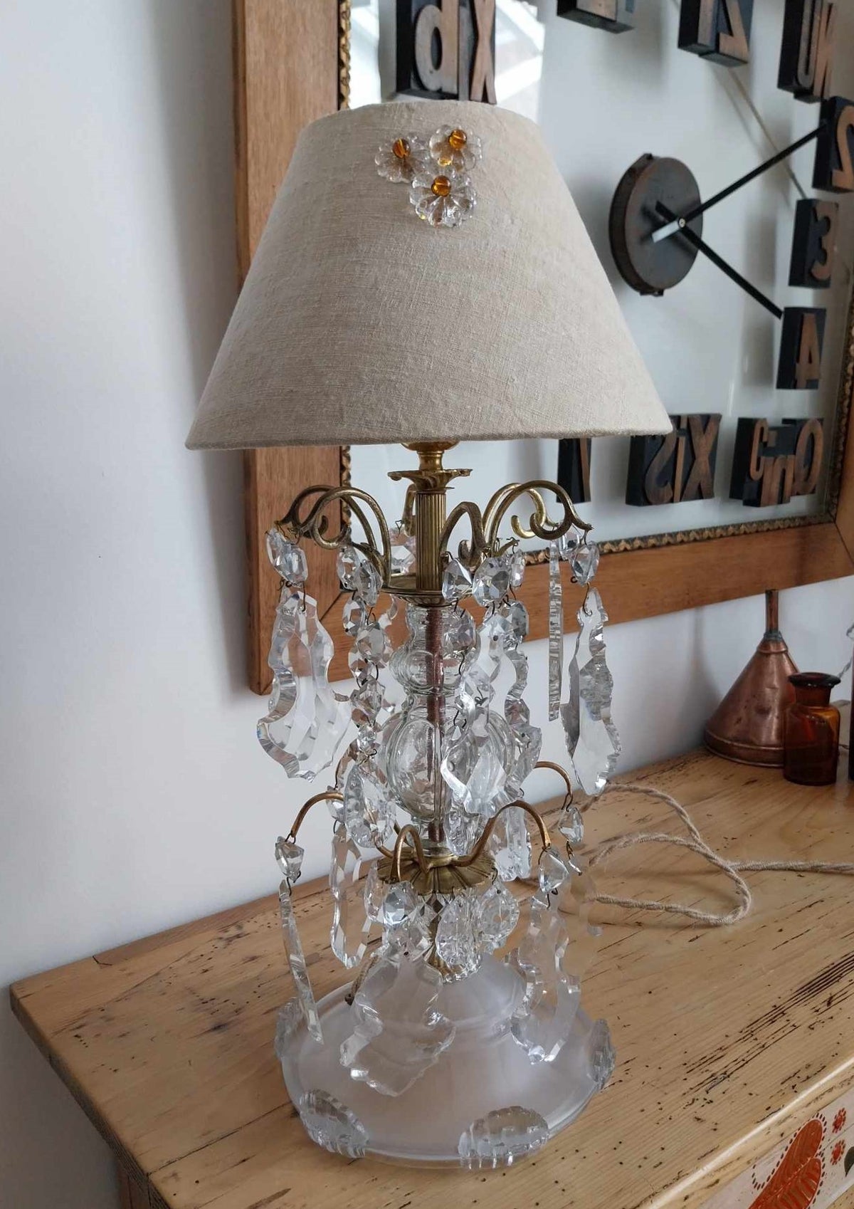 "MARIE ANTOINETTE",  lampe à poser façon girandole, abat-jour chanvre. Pièce unique.