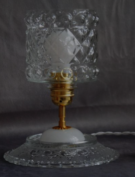 Mathilde , lampe à poser verrerie vintage et opaline. Pièce unique.
