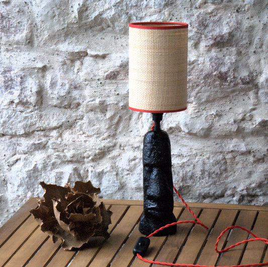 Lampe à poser Talos , buste en résine, abat-jour rotin. Pièce unique.