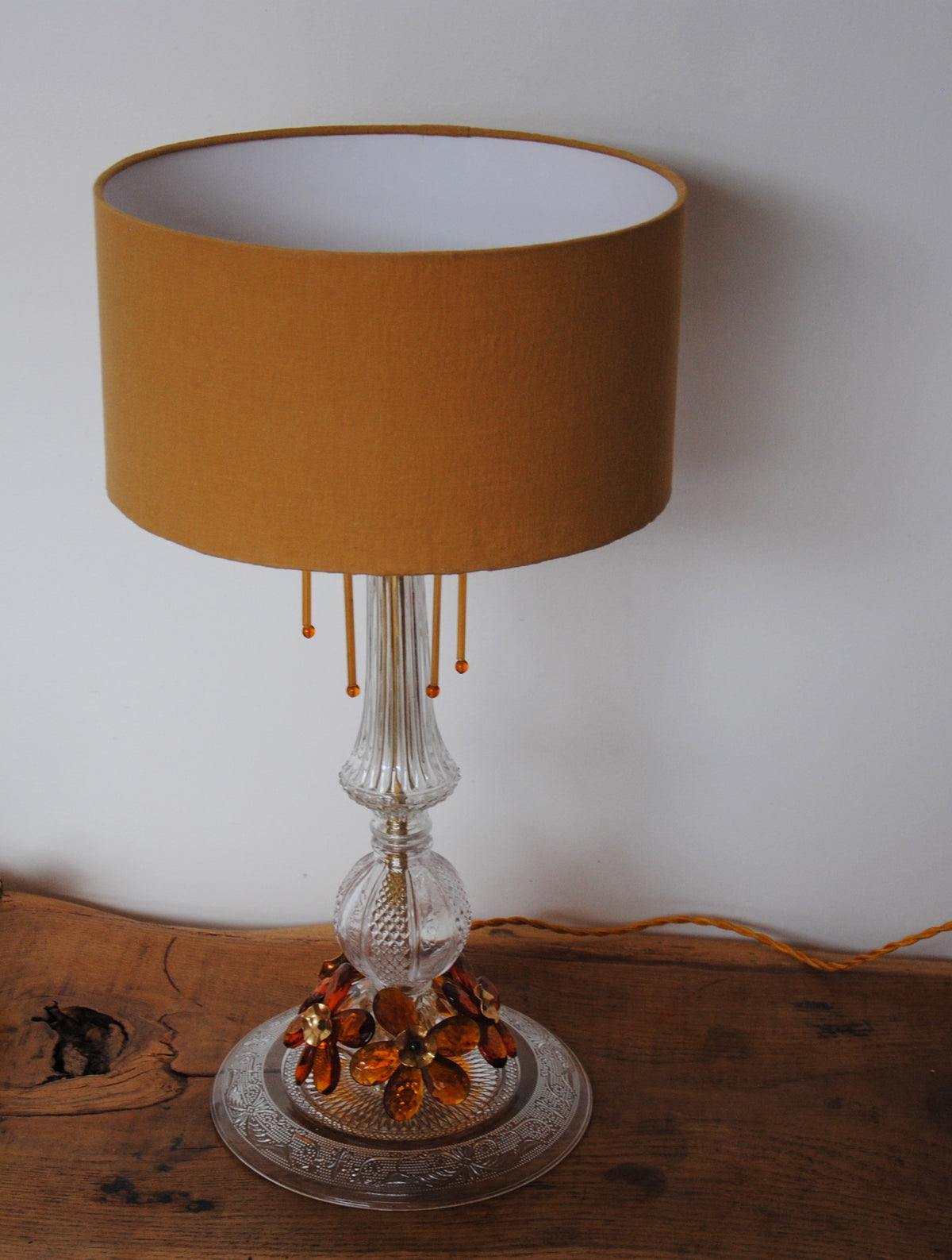 Lampe à poser Ambre, verrerie vintage et abat-jour lin. Pièce unique.