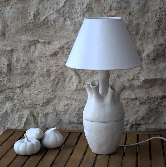 Lampe à poser "Coraline ou le chant de la mer", porcelaine et lin. Pièce unique.