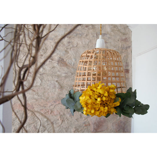Suspension muselière de veau en rotin et fleurs stabilisées. Pièce unique.