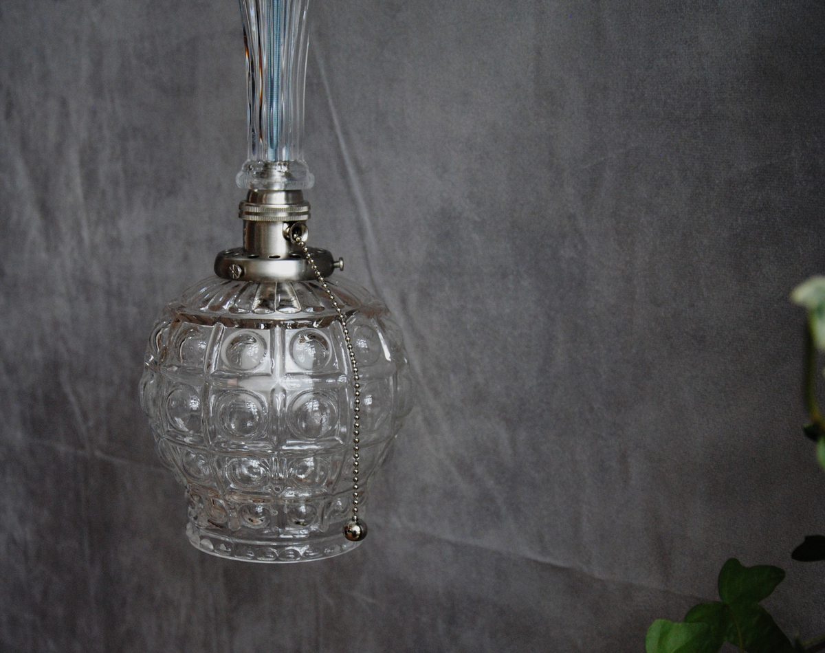 "Simone", suspension enfilade verre et globe bulle vintage. Pièce unique.