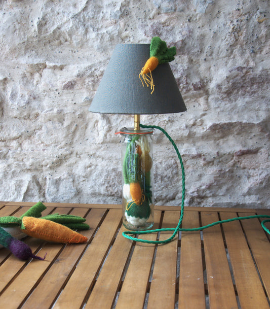 Lampe à poser enfant Soupe à la grimace ,  bocal verre et abat-jour lin lavé.