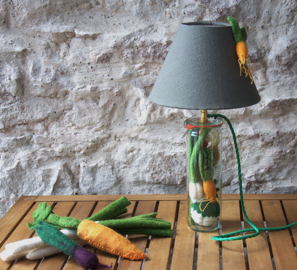 Lampe à poser enfant Soupe à la grimace ,  bocal verre et abat-jour lin lavé.