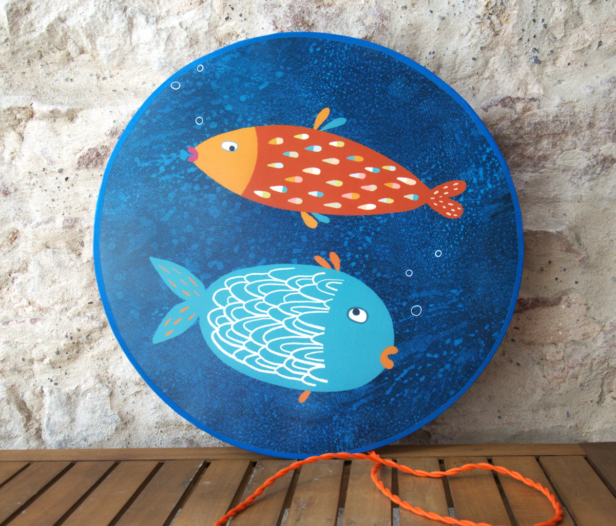 Applique murale enfants "Suspicious Fish", affiche originale poissons multicolores et lin orange.