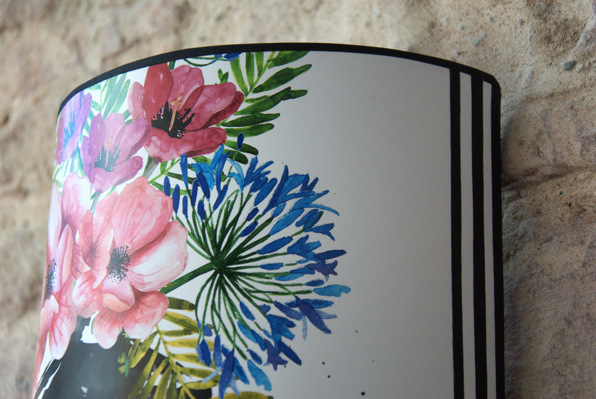 Applique murale demi cylindrique "Hendricks Flowers", affiche originale Mercedes Charro.