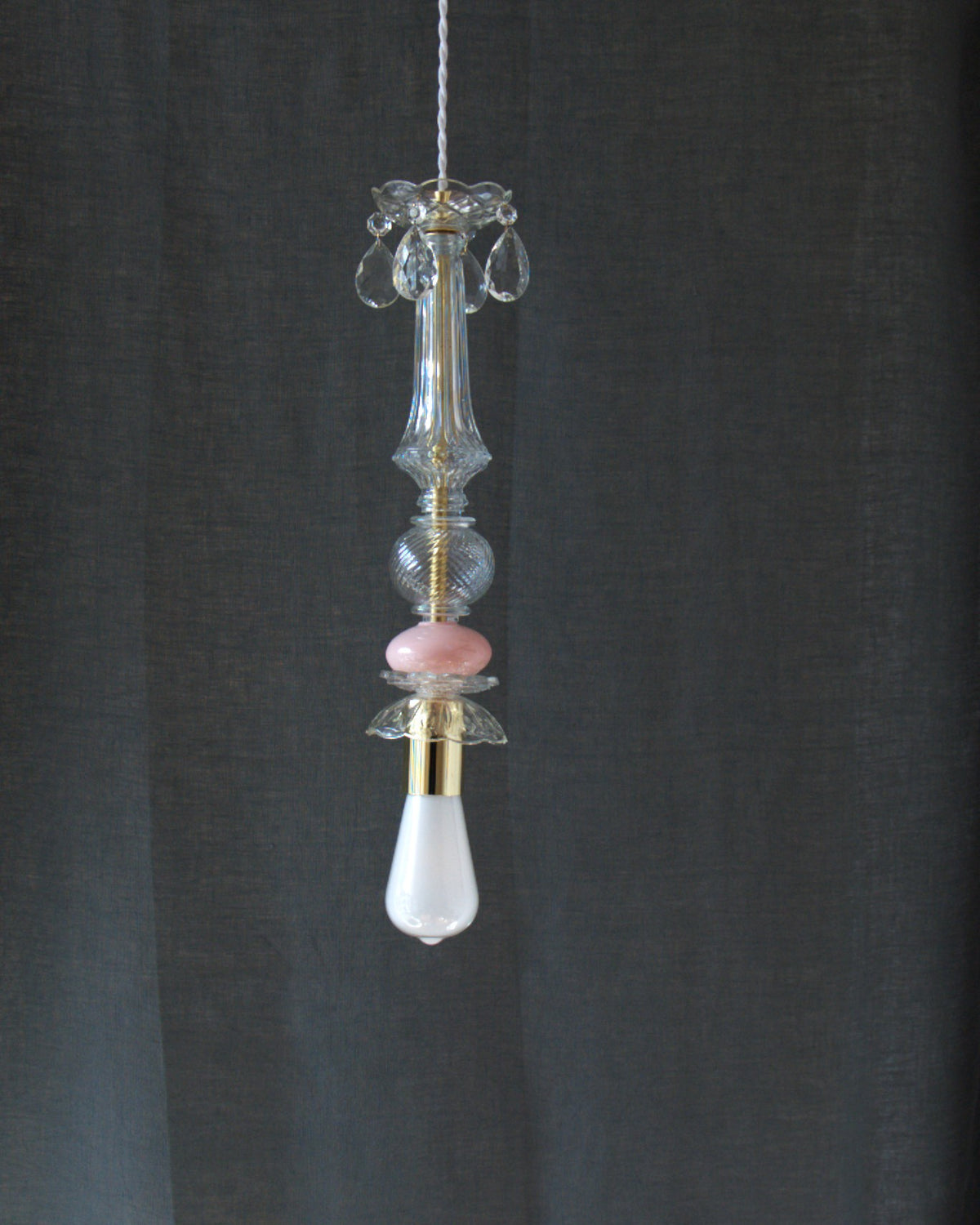 Lustre vintage "Colette" , verre, cristal , opaline. Série 3. Pièce unique.