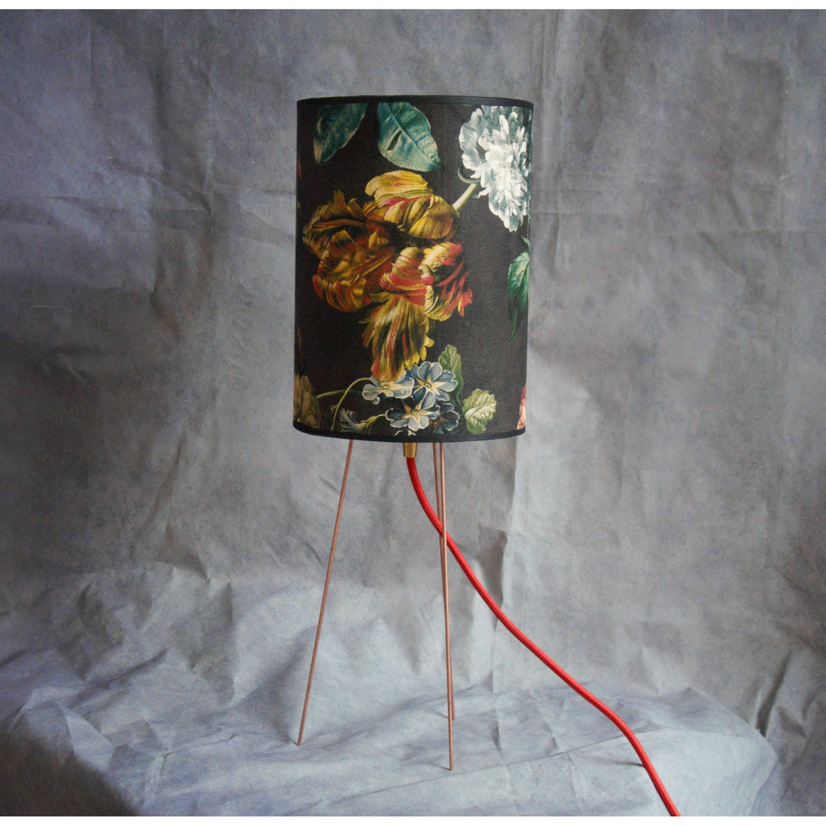 Lampe à poser abat-jour papier "Birds in Springtime"de Eijffinger sur polyphane doré.