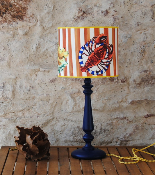 Lampe à poser "les bords de mer" , pied hêtre bleu , abat-jour lin et soie.