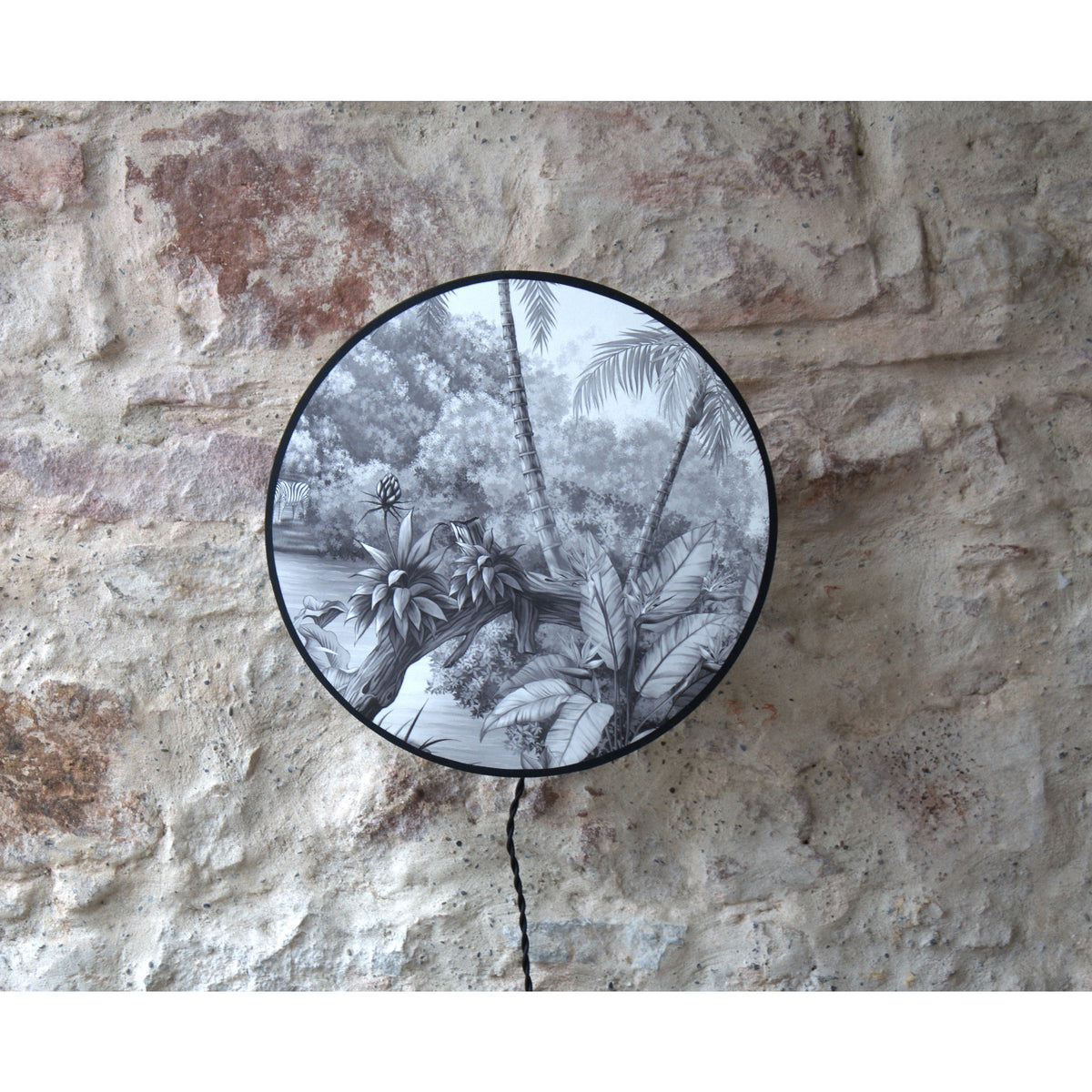 Applique murale éclipse, polyphane transparent, papier peint "Tangled Jungle" noir et blanc de chez Photowall.