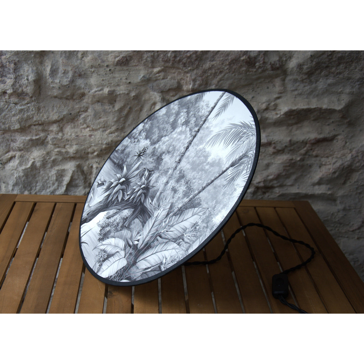 Applique murale éclipse, polyphane transparent, papier peint "Tangled Jungle" noir et blanc de chez Photowall.