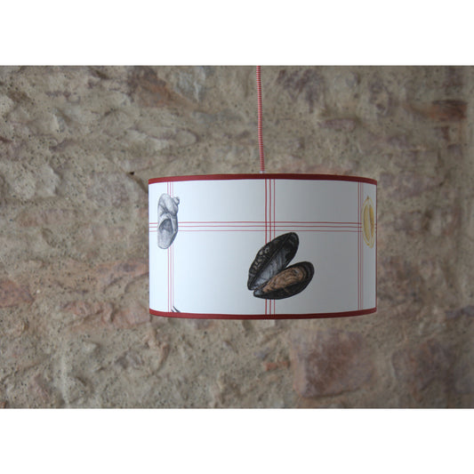 Suspension abat-jour tambour cuisine, habillage papier peint bord de mer.