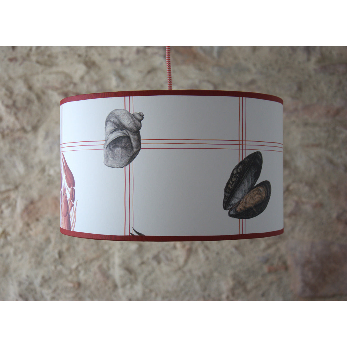 Suspension abat-jour tambour cuisine, habillage papier peint bord de mer.