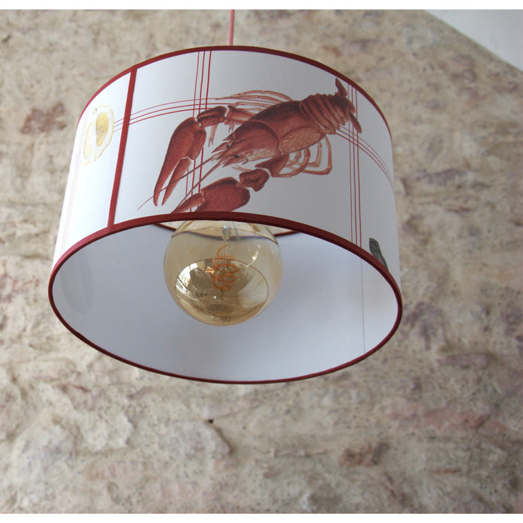 Kitchen drum lampshade suspension, seaside wallpaper covering.