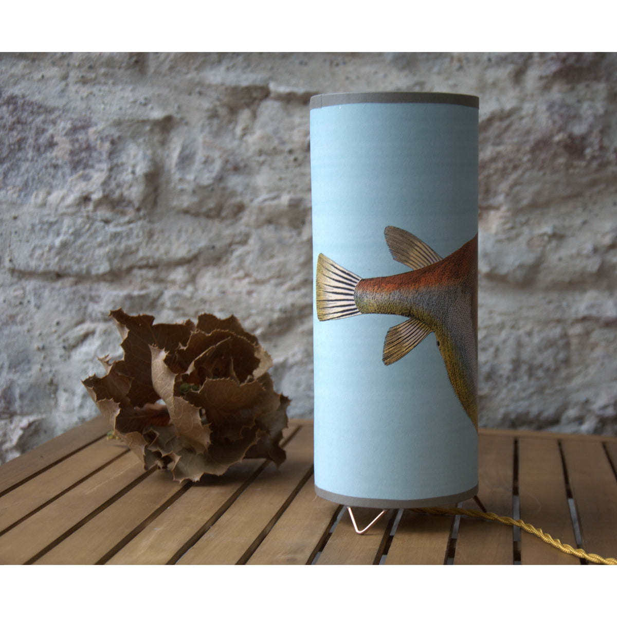 Lampe à poser abat-jour papier peint Acquarius sea foam green de chez Cole and Son.