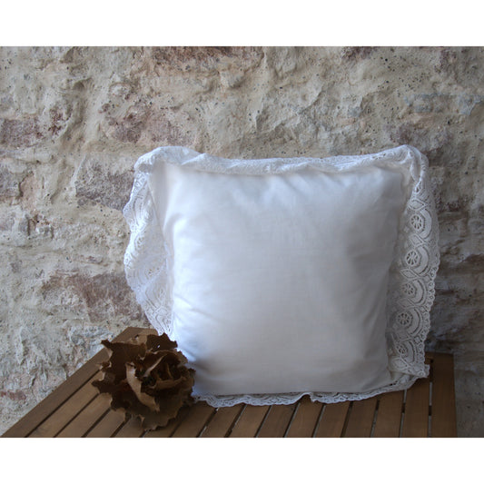 Coussin décoratif coton ancien, nouettes au dos, froufrous broderie.