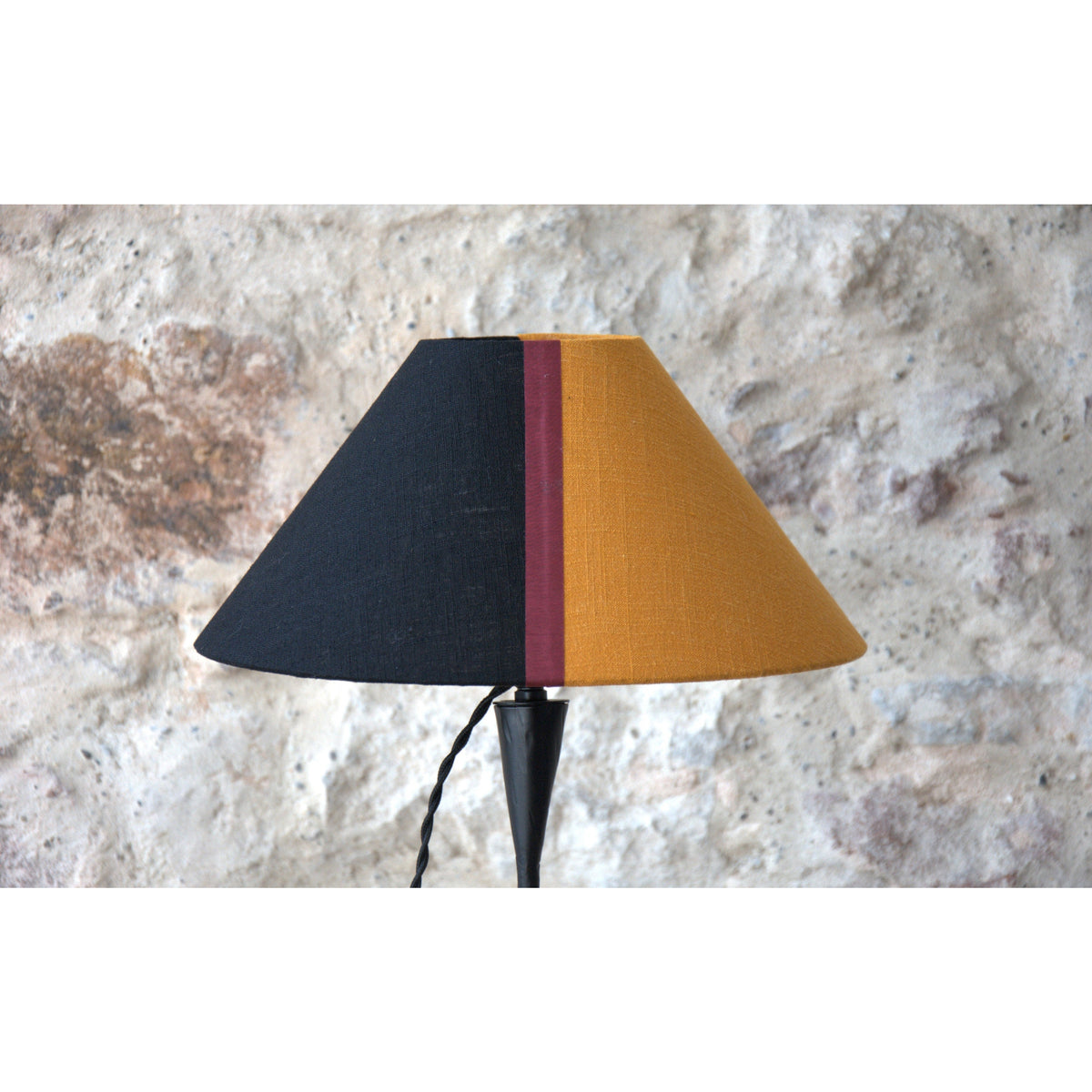 Lampe à poser bougeoir fer forgé , abat-jour conique lin .