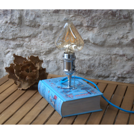 Lampe à poser enfants livre Alice au Pays des Merveilles.