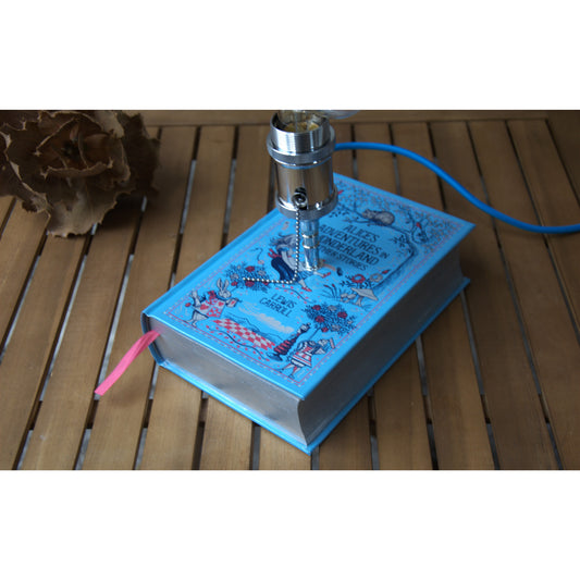 Lampe à poser enfants livre Alice au Pays des Merveilles.