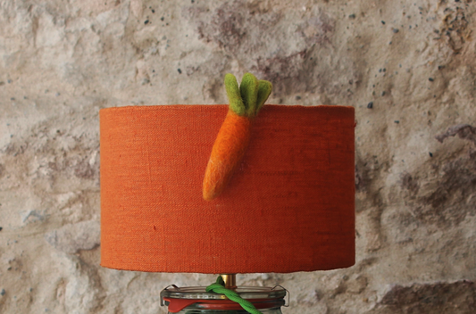 Lampe à poser enfants "Les carottes sont cuites", bocal en verre, abat-jour lin.