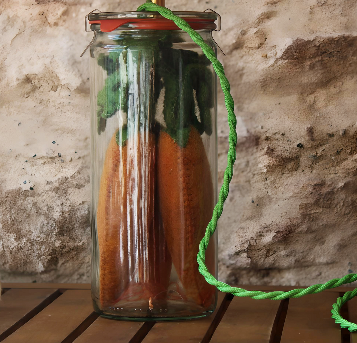Lampe à poser enfants "Les carottes sont cuites", bocal en verre, abat-jour lin.